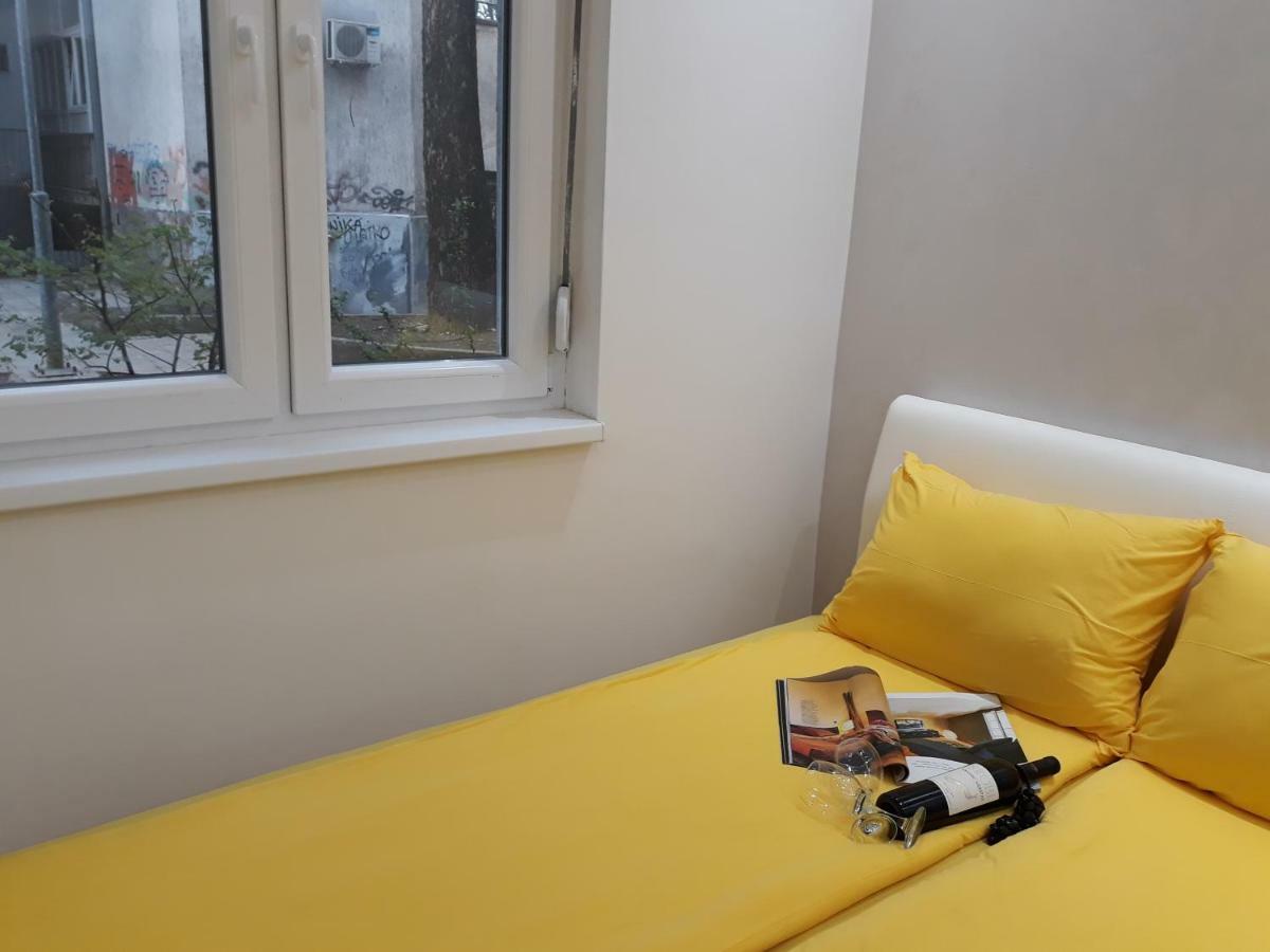 Sweet Yellow Apartment Belgrade Exterior photo