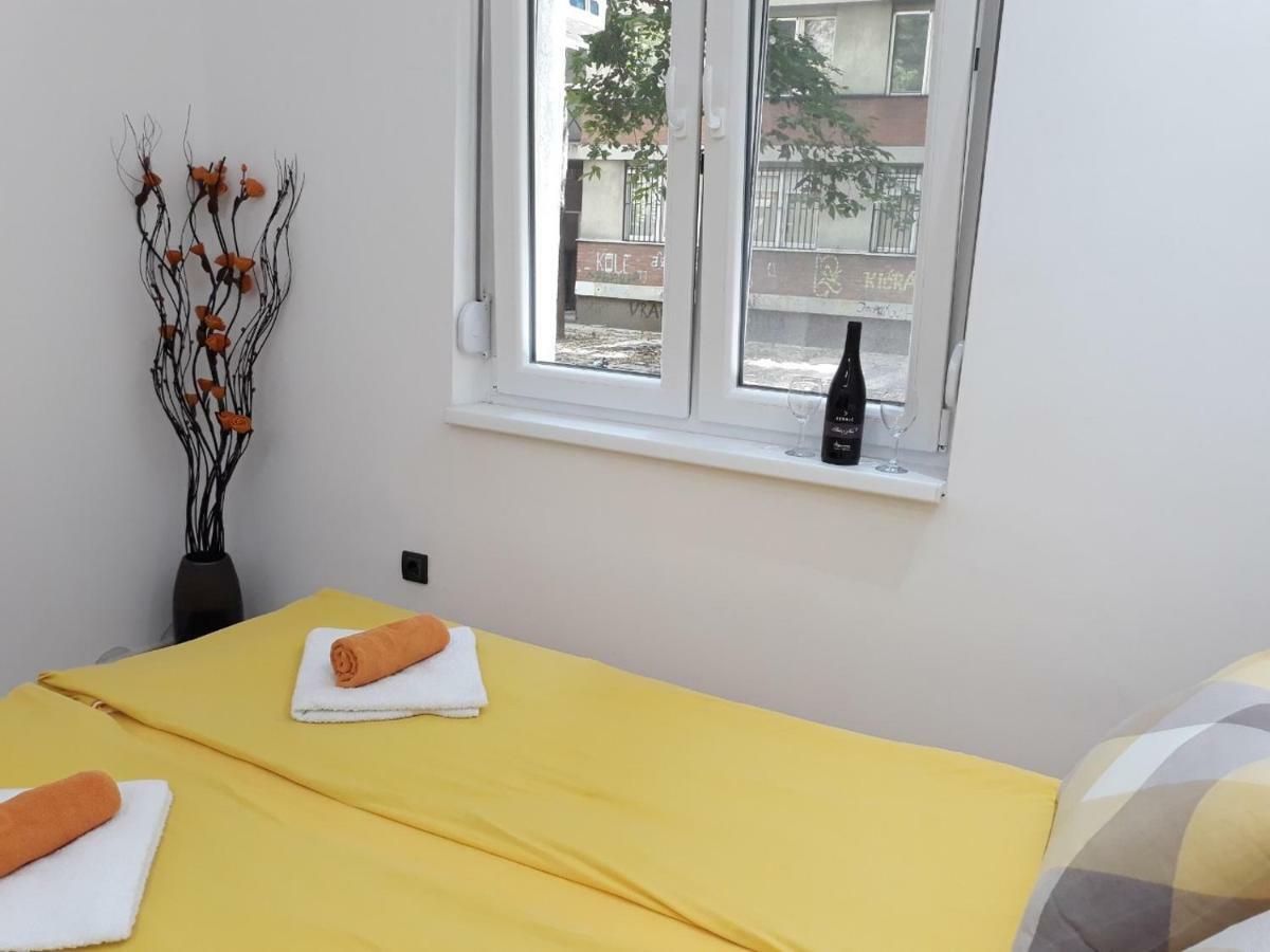 Sweet Yellow Apartment Belgrade Exterior photo